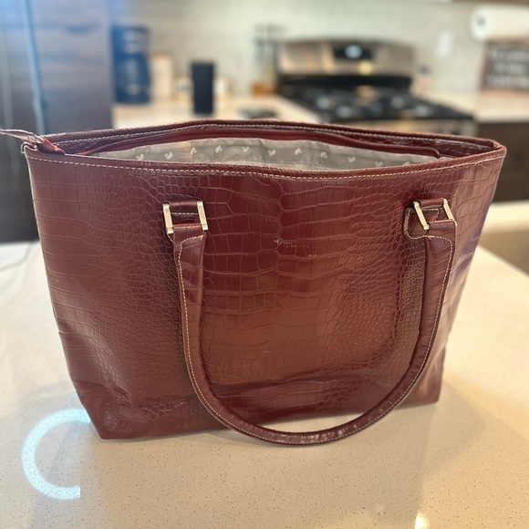Gloria Vanderbilt Red/Burgandy Croc Patterned Shoulder Bag/Tote - Picture 7 of 13